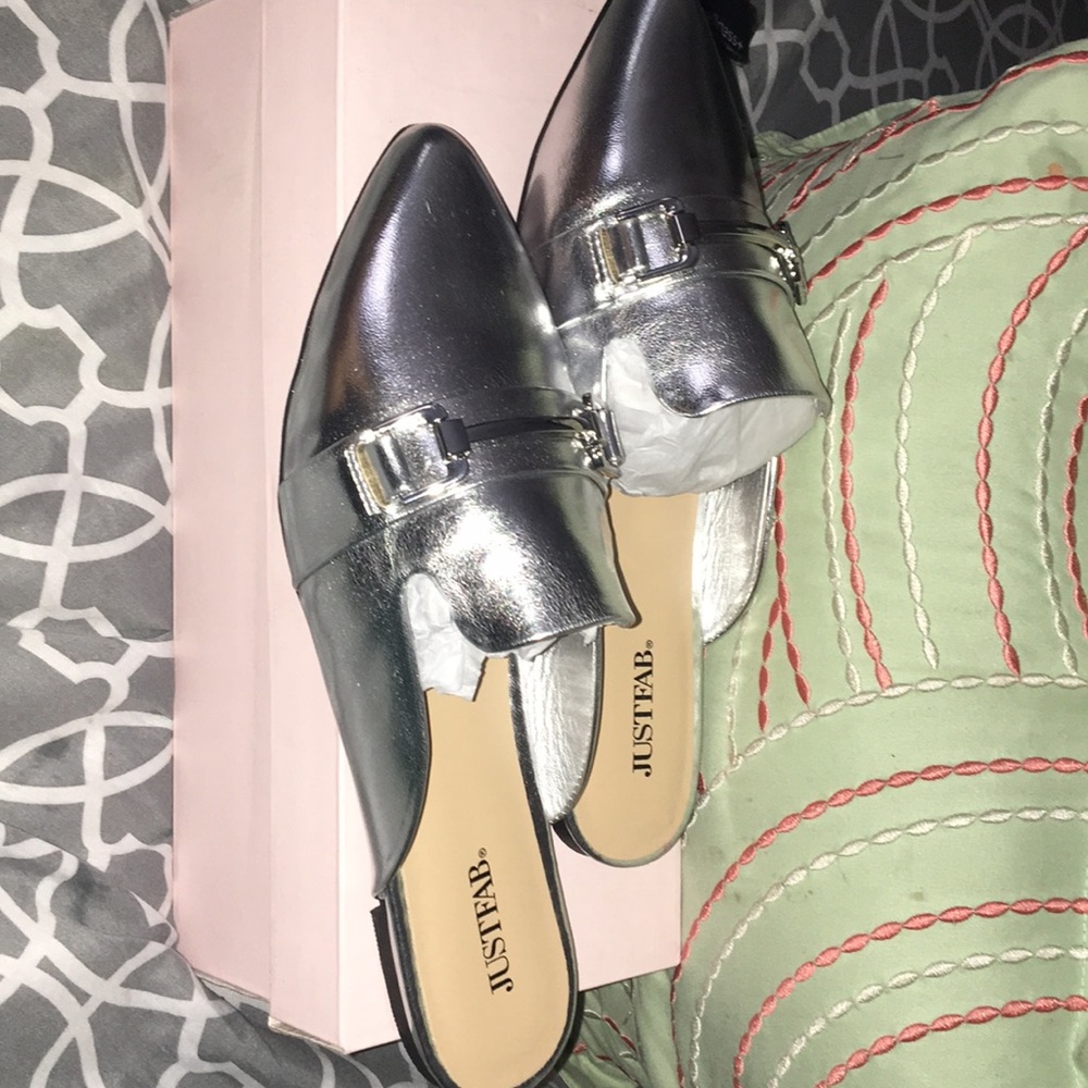 Silver metallic slip on  cute for the summer!